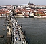 Prag - Karlsbrücke und Hradschin. Kaiser Karl IV. ließ die 520 m lange Brücke 1357 erbauen